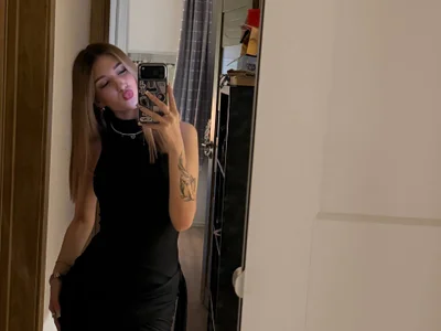 AdelaNovela - Girl 