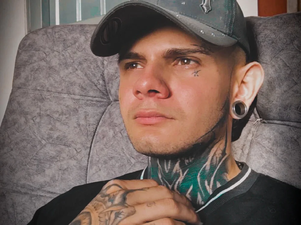 bladimir235a's Offline XXX Chat