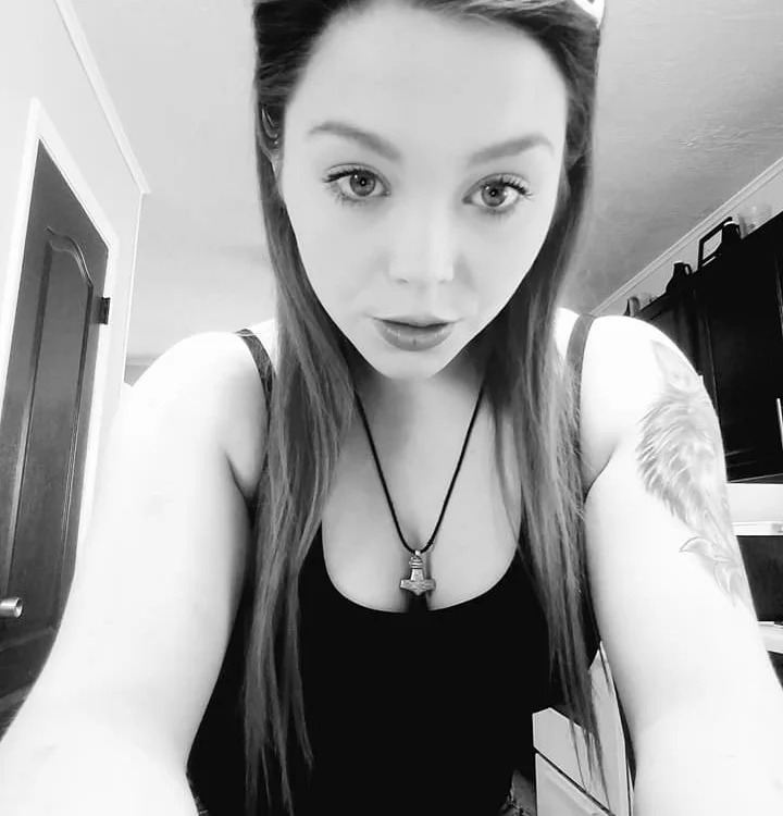 Alice_Shatters' Offline Chat Room