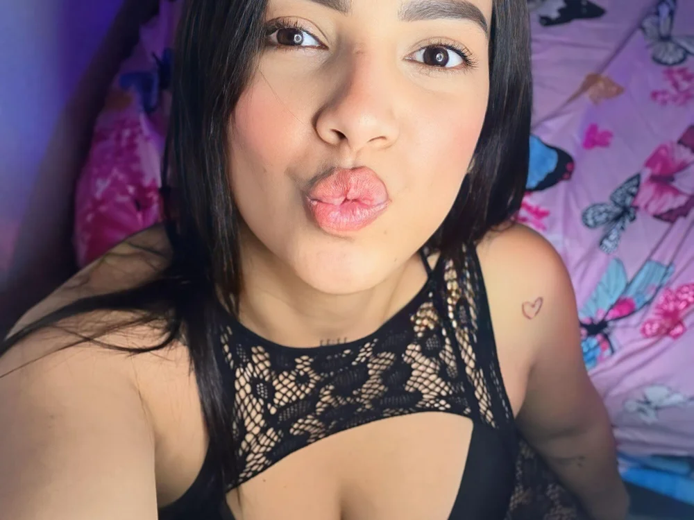 CAMILA_25's Offline XXX Chat