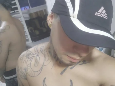 Theparrakevin Male Masturbation Striptease Cam
