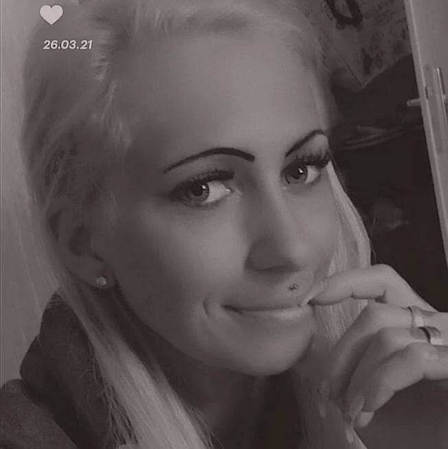 _HardcoreBabe_'s Offline Chat Room