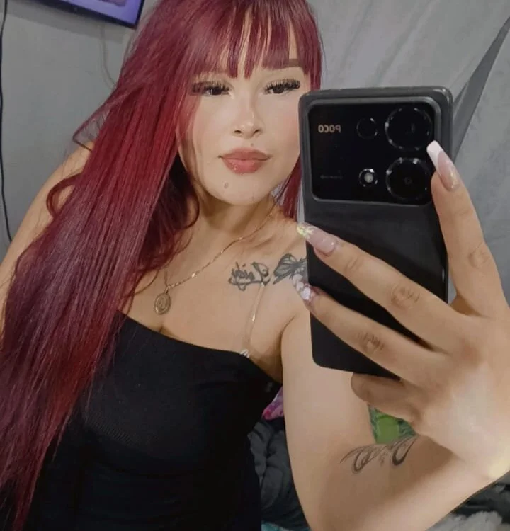 Julieta_Pierre's Offline Chat Room