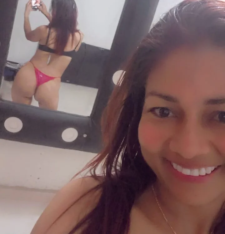 perverted_milf_x's Offline Chat Room
