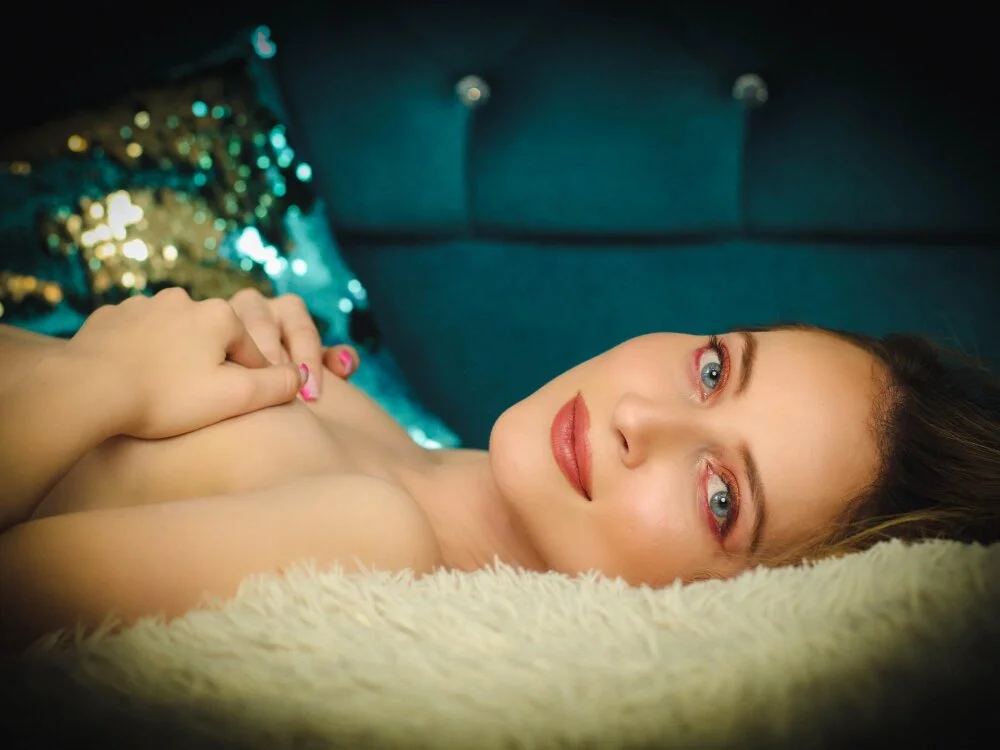 AmbeerWood_ Offline XXX-Chat