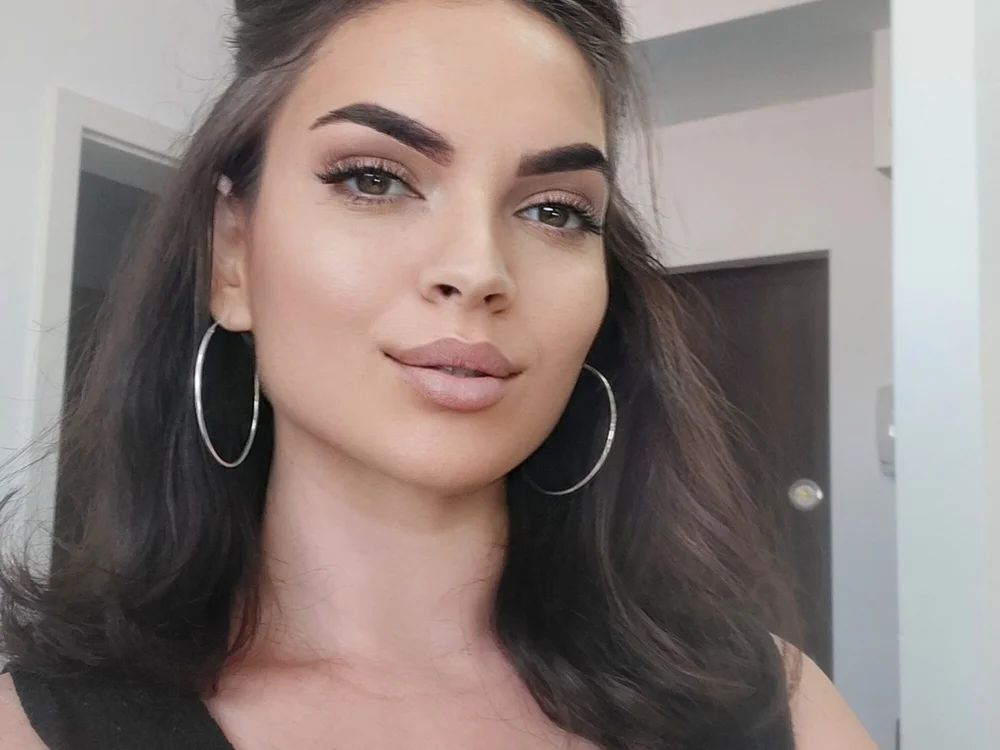 HottyMilf's Offline Chat Room