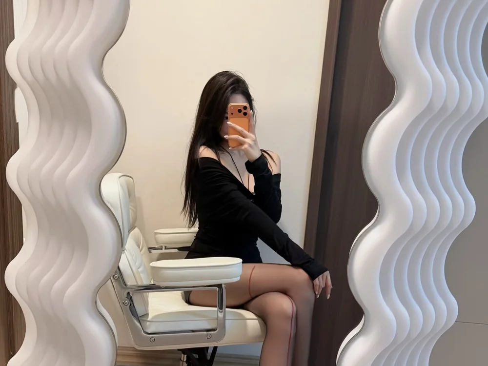 Hayley-ll 離線 XXX 聊天
