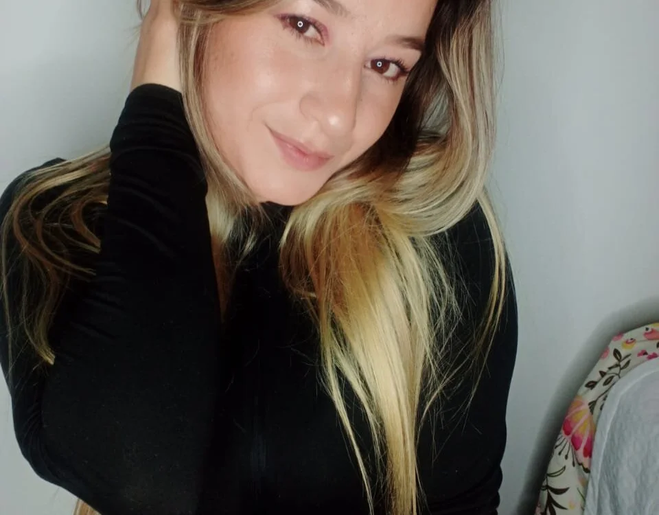 Ashley_rey_'s Offline Chat Room