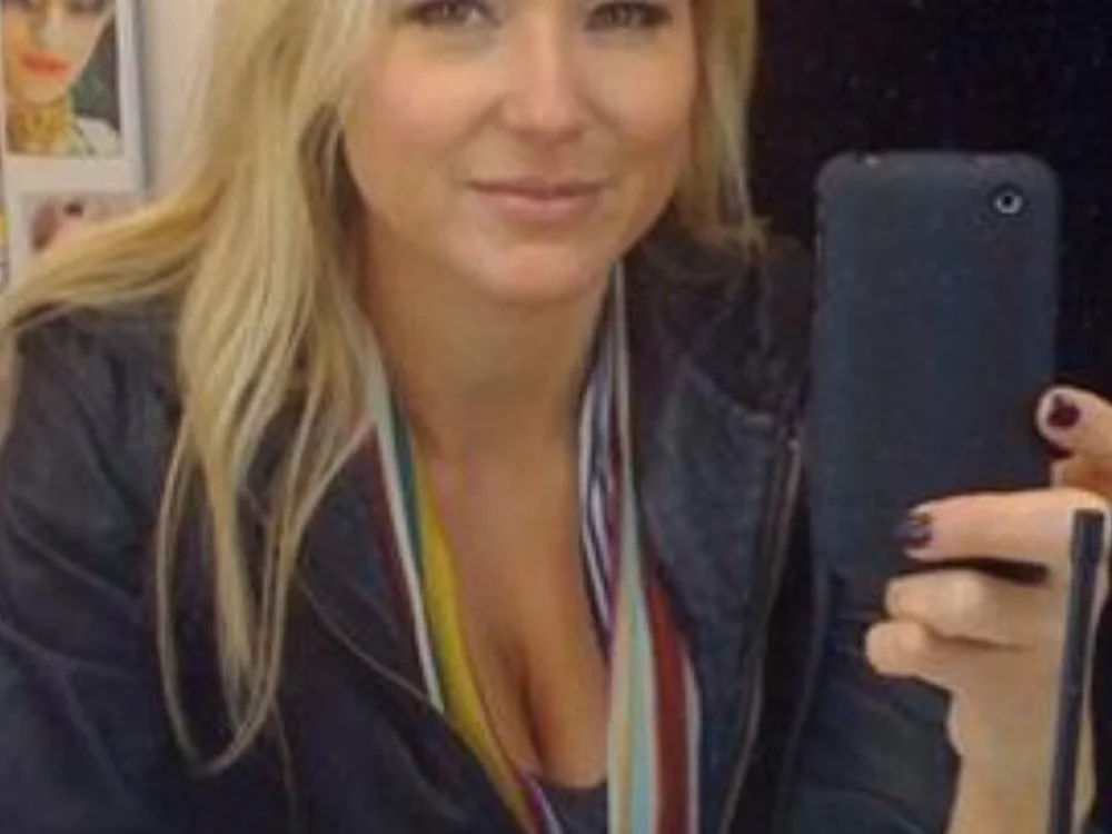 Beatrice4U offline chatrum