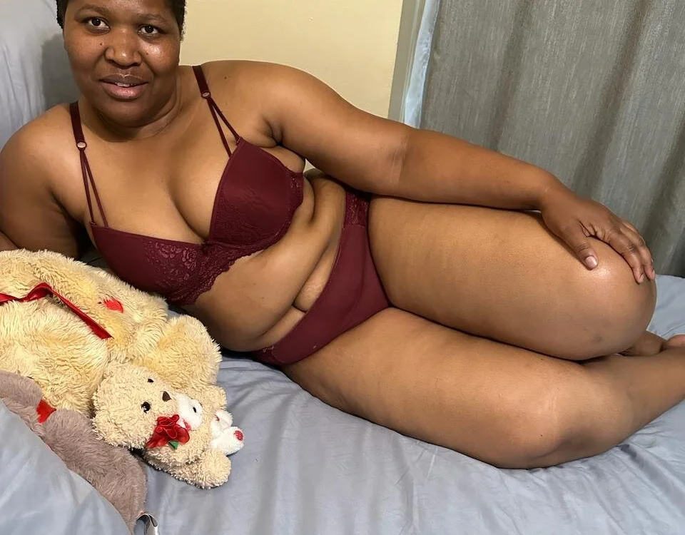 MessyCurvyx's Offline XXX Chat