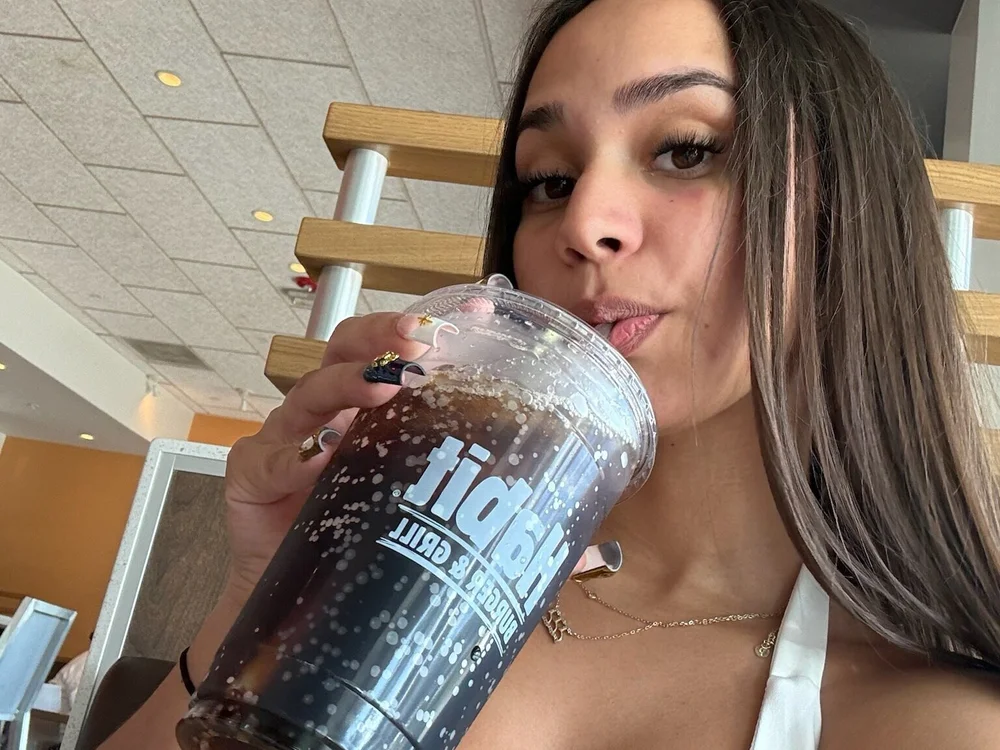 Quedelicinhaabr's most recent online preview