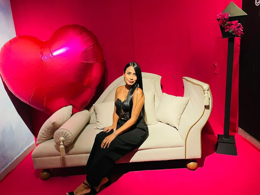 ElisaBold's Offline Chat Room