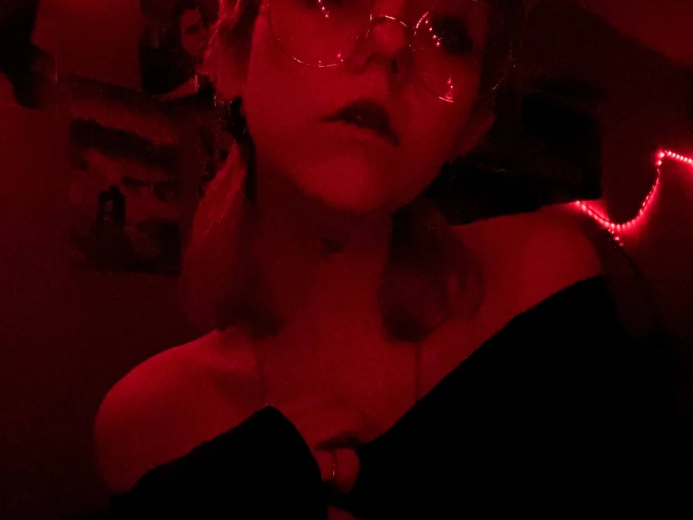 LunaBlessn Offline XXX chat