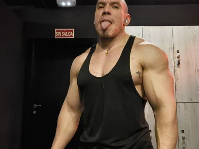 Muscledad11 Male Latina Live Cam Strip