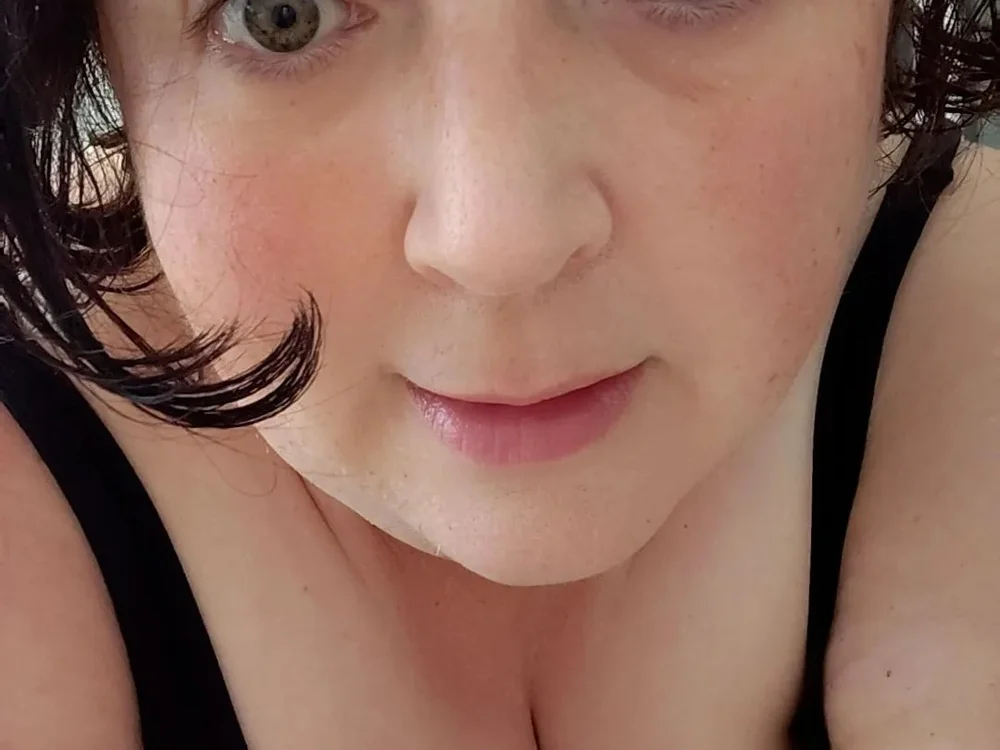 MidnightEnglishRose Offline XXX-Chat