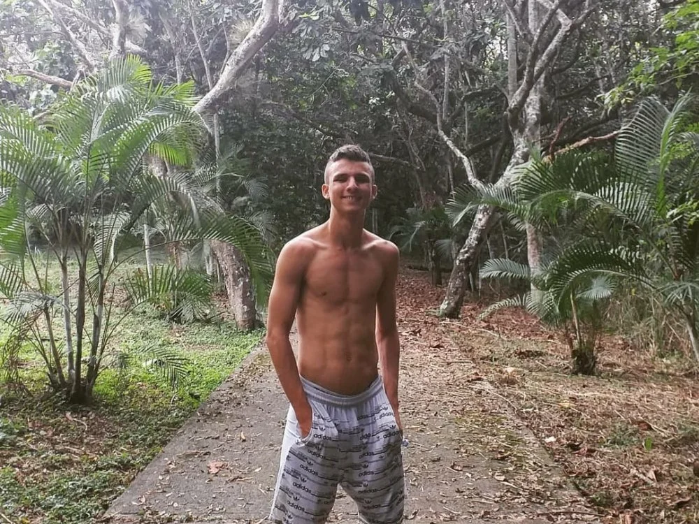 Andrew_lovely18のオフラインXXXチャット