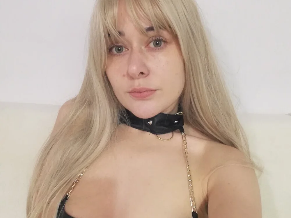 QueenoftheCats Adlı Modelin Çevrimdışı XXX Sohbeti