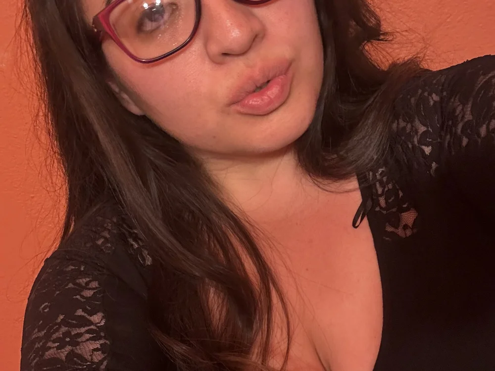 Sinfulcherry's Offline Chat Room
