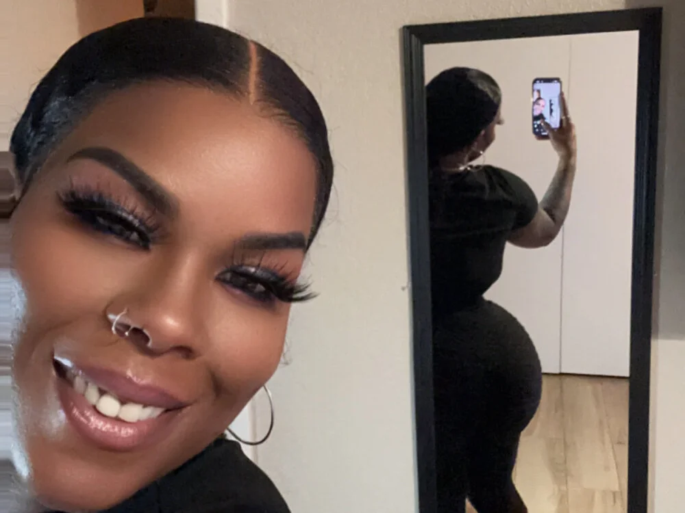 TattedBeautyCakzのオフラインXXXチャット