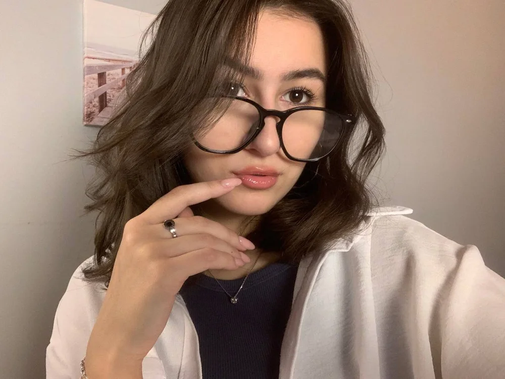 AugustaAxtella 离线XXX聊天