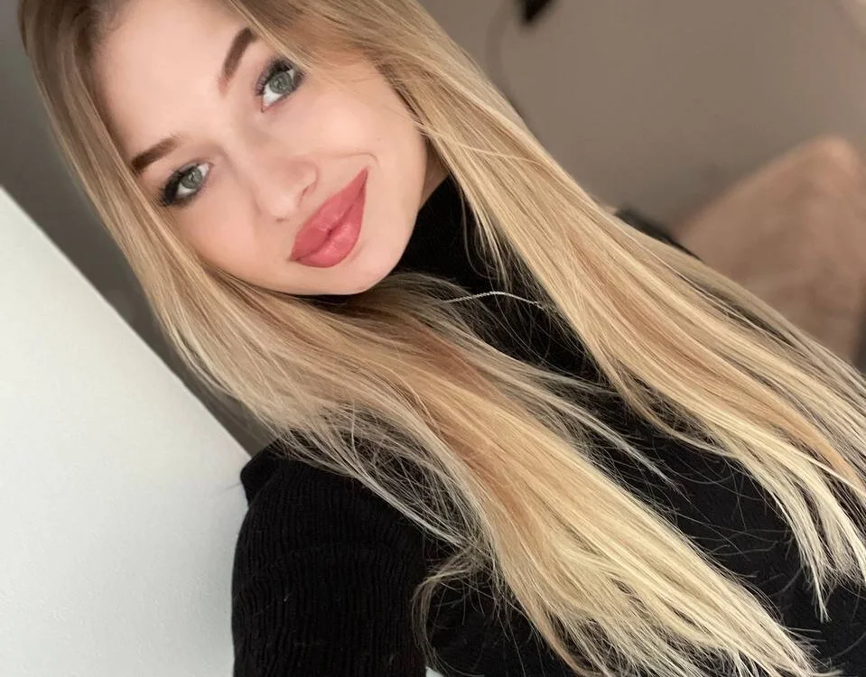 MarryBlonde's Offline Chat Room