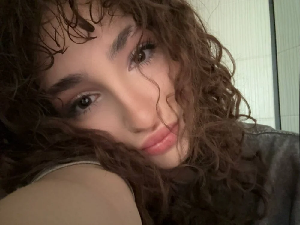 MarieRoooD Adlı Modelin Çevrimdışı XXX Sohbeti