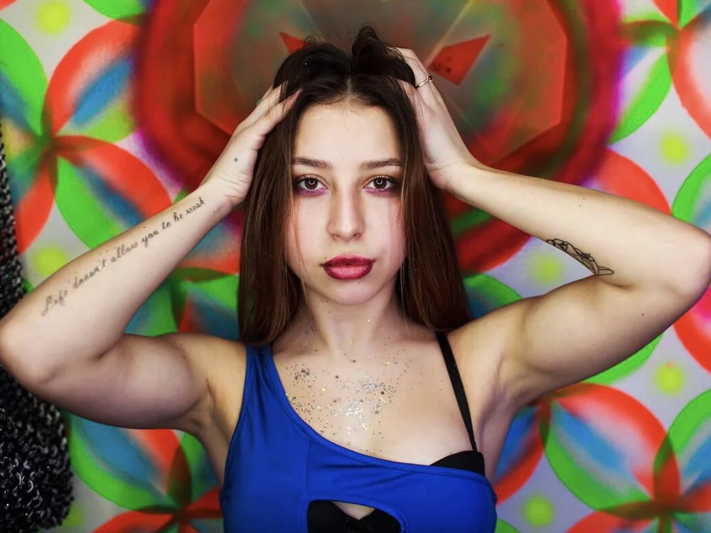 Liana_Larson's Offline XXX Chat