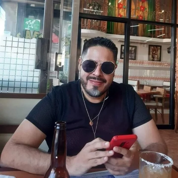 cesarf33's Offline Chat Room