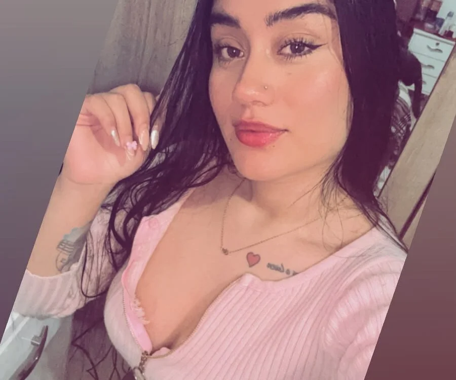 LucyBloom_ Offline XXX-chat