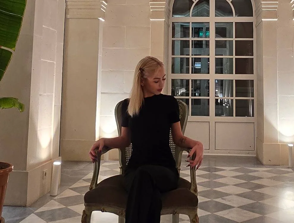 Moon_Silk's Offline XXX Chat