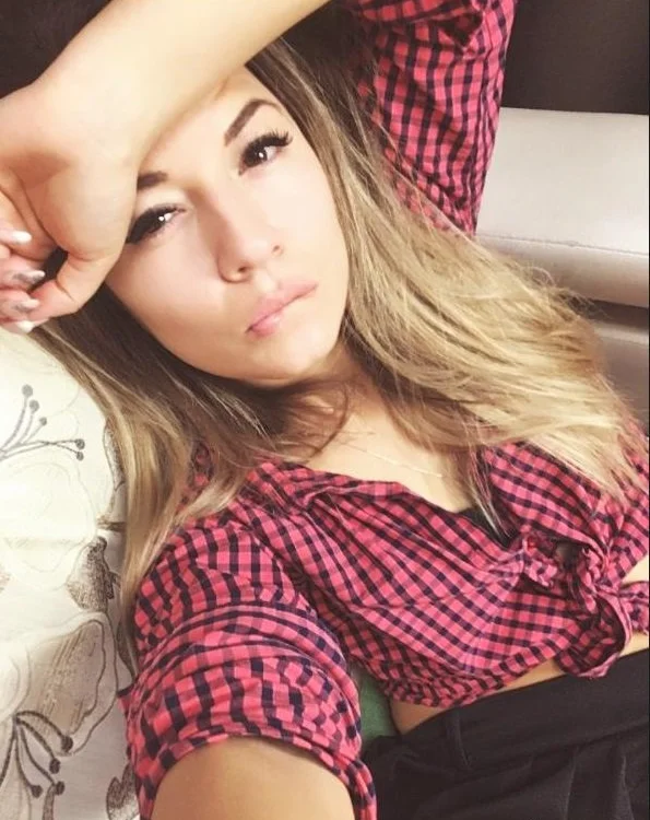ViktorySimona's Offline Chat Room