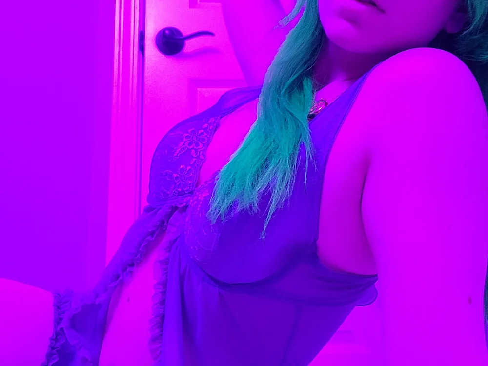 classybunny420's Offline Chat Room