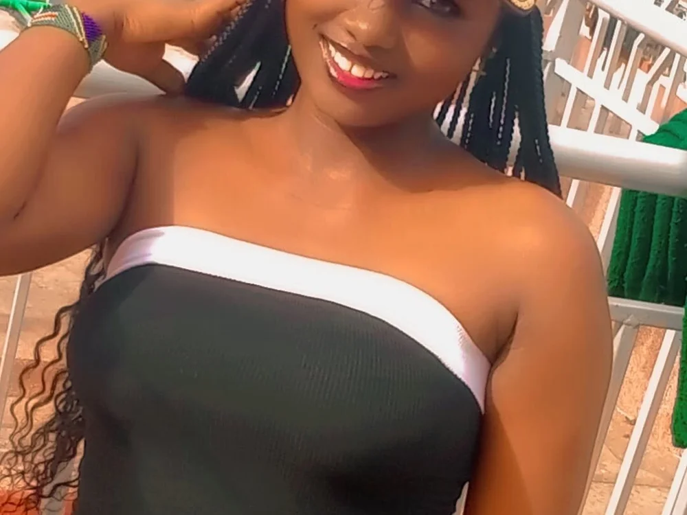 favored_ebony's Offline XXX Chat