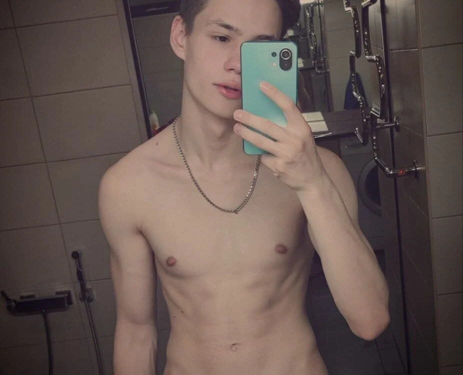 cuute_boy Adlı Modelin Çevrimdışı XXX Sohbeti