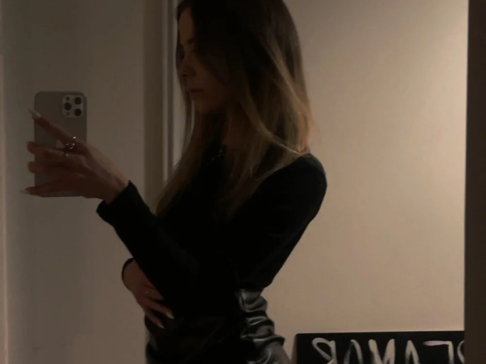 JulietSugarn Offline XXX chat