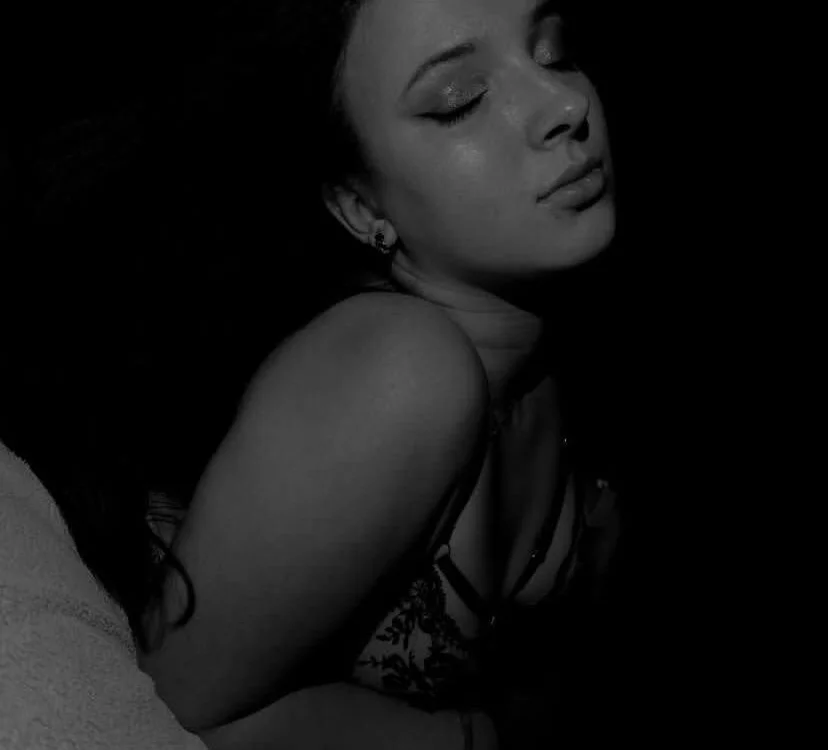 MilinaMorris 離線 XXX 聊天