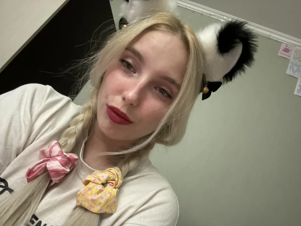 Sluttylove's Offline Chat Room