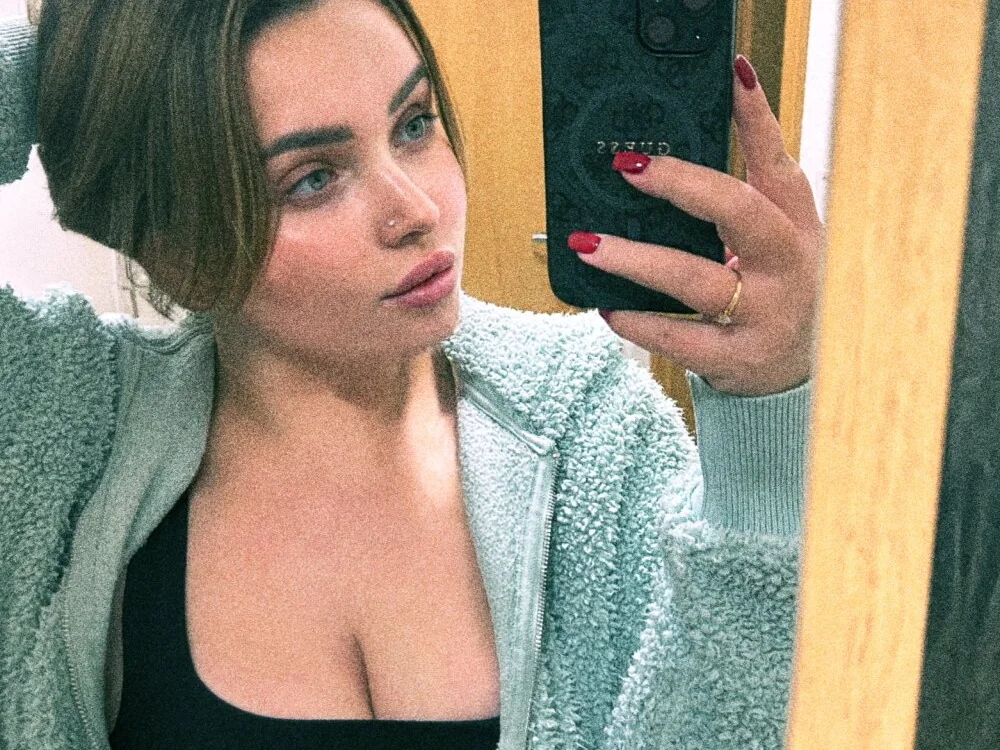 lika202623 Offline XXX-chat