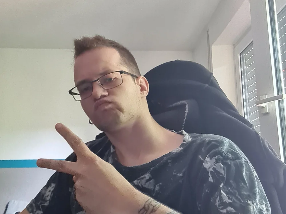 cdexsalive's Offline Chat Room