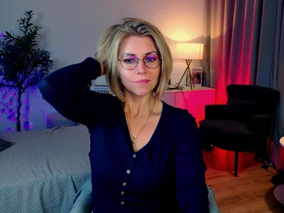 Annie_Light Female Blonde Sex Cam