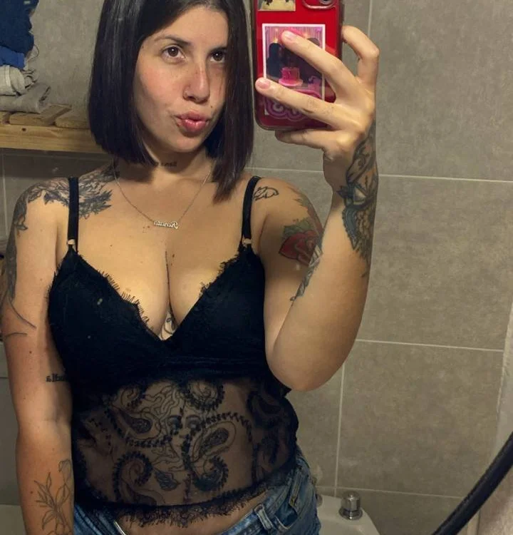 Chiarita2's Offline XXX Chat