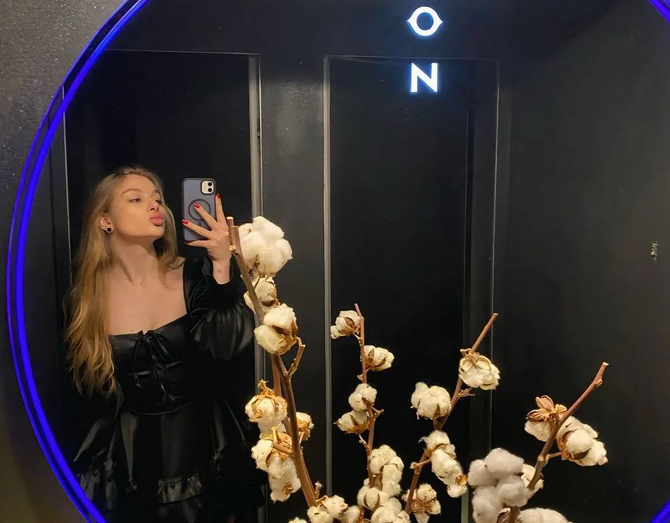 AngyyEyess Chat XXX offline