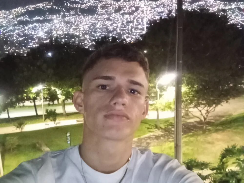 whiteTemptation23's Offline XXX Chat