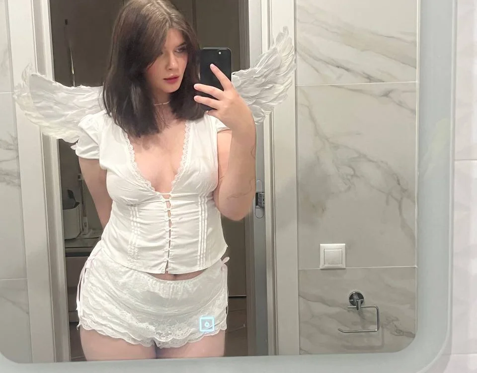 LanaTreades 离线XXX聊天