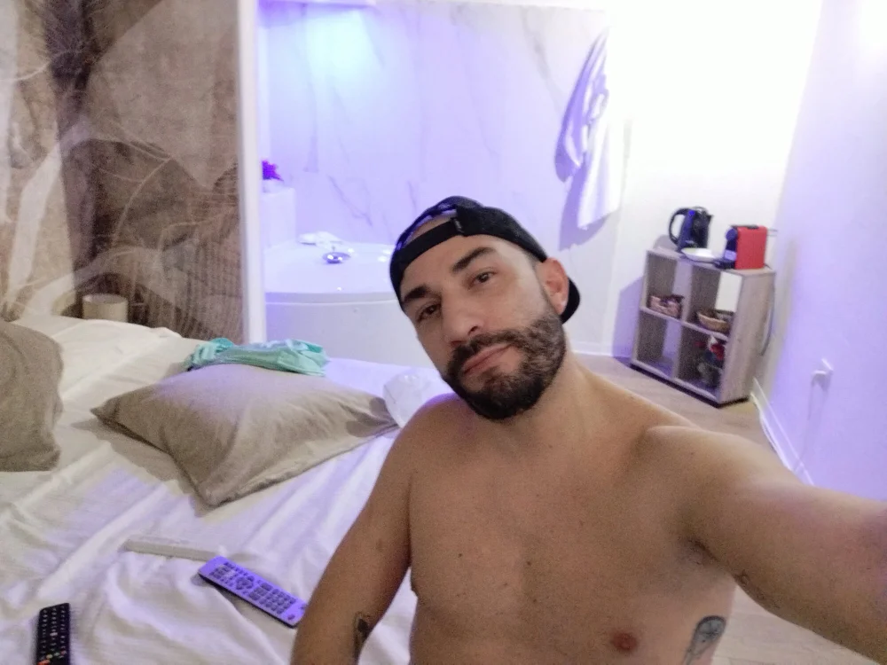 Gattina888 offline chatrum