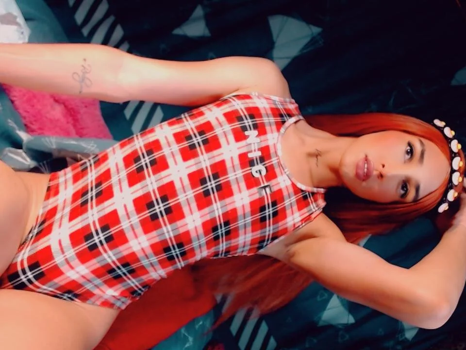 Czat XXX offline – CharlotteBigCock