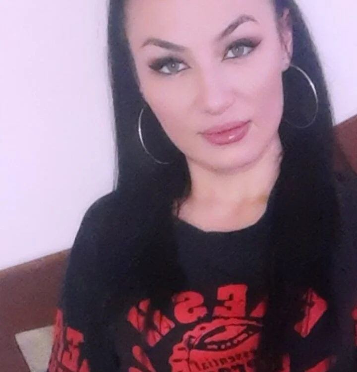 Bessy_Florrie's Offline Chat Room
