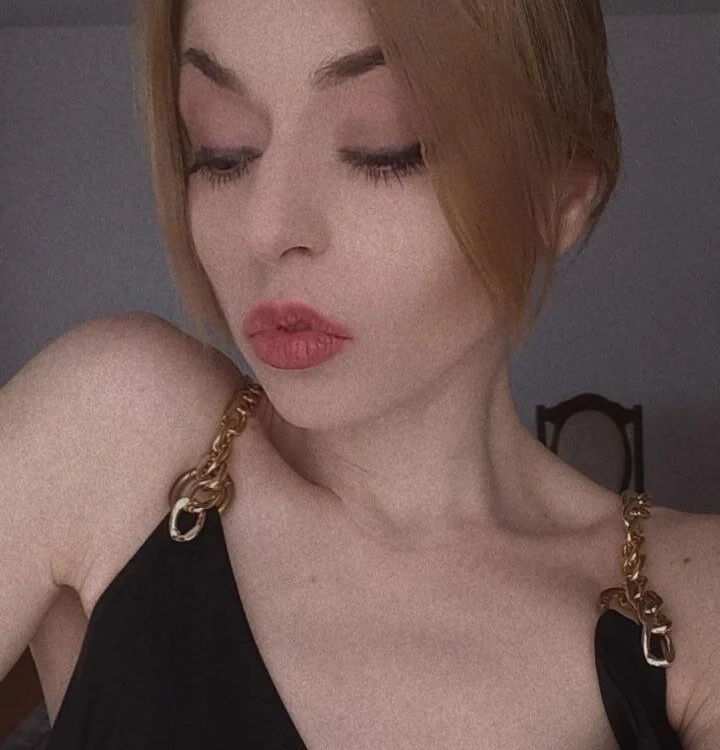 _WildLilly_'s Offline Chat Room