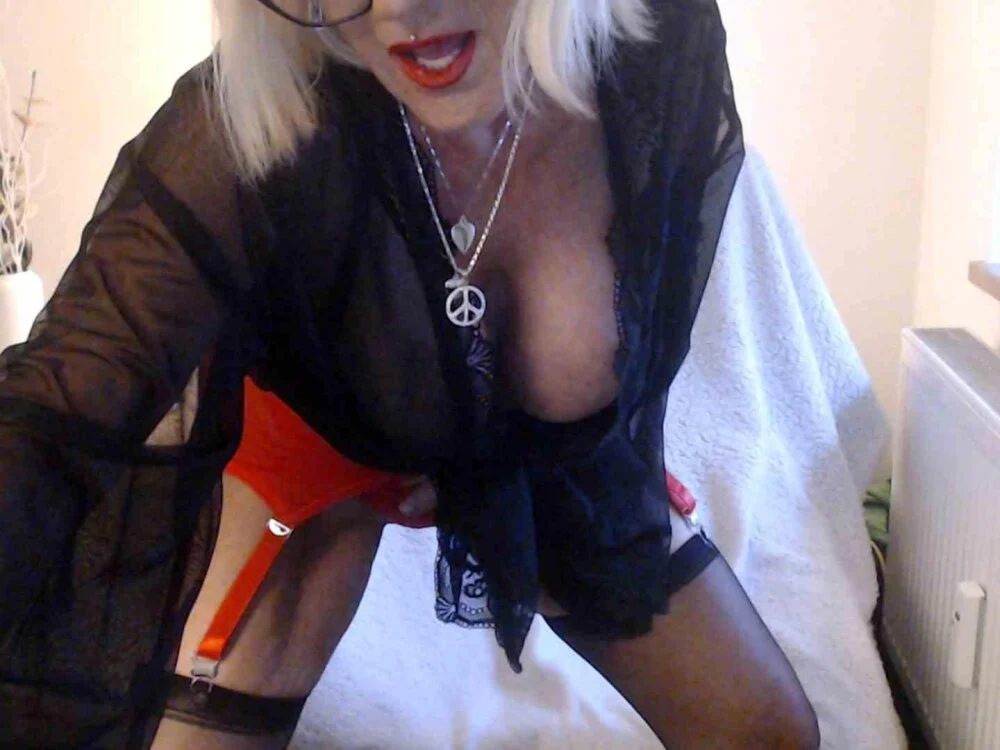 HotLady66 Chat XXX offline