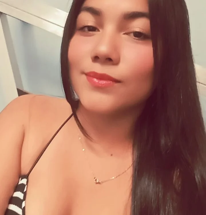 Strella_Moon Offline XXX Chat